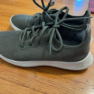 All birds! So comfortable and in great condition